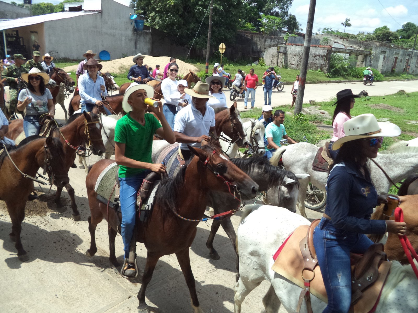 Cabalgata en la XIII Ferias Agropecuarias de Cravo Norte