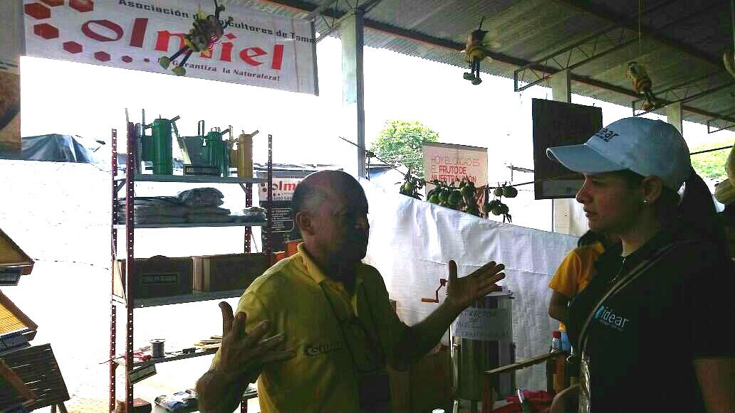 Cliente exponiendo en Saravena