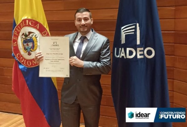 Dos profesionales araucanos, que se graduaron como Magíster, gracias al programa Fortalecimiento al Capital Humano del departamento de Arauca, a través de créditos educativos condonables (becas).