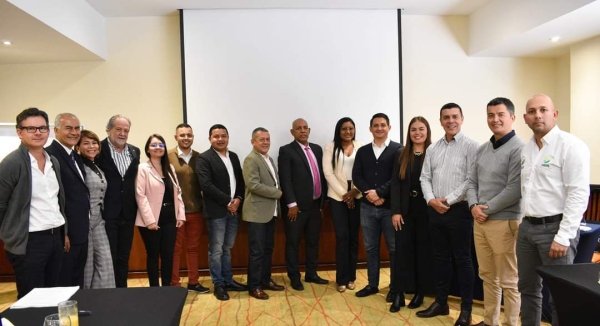 Fortalecer la línea de microcrédito: uno de los objetivos del IDEAR durante agenda de trabajo en Bogotá